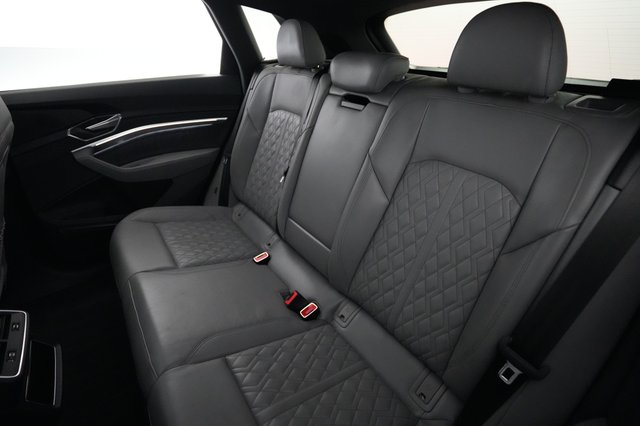 2024 Audi SQ8 e-tron — photo 19 of 24