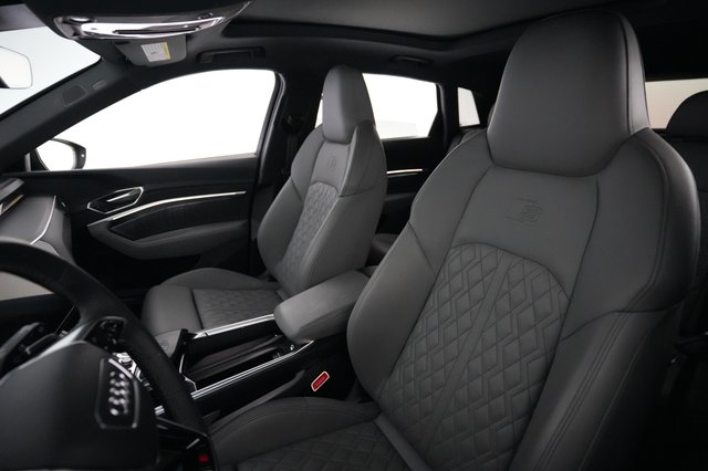 2024 Audi SQ8 e-tron — photo 3 of 24