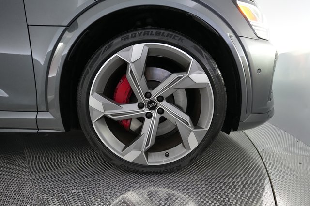2024 Audi SQ8 e-tron — photo 16 of 24
