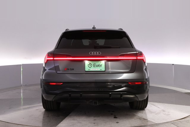 2024 Audi SQ8 e-tron — photo 12 of 24