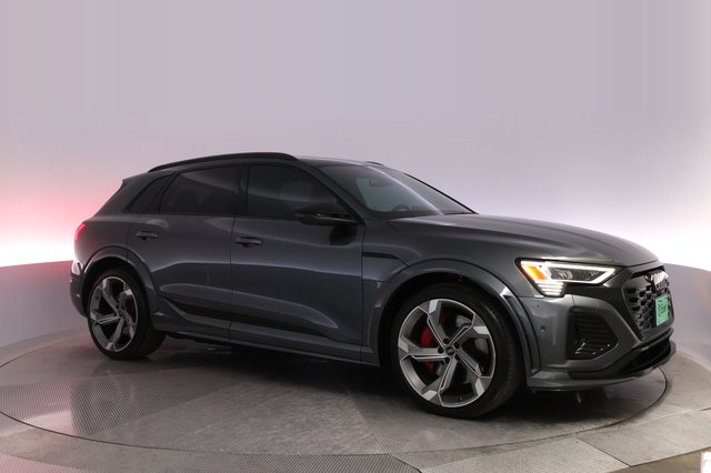 2024 Audi SQ8 e-tron — photo 11 of 24