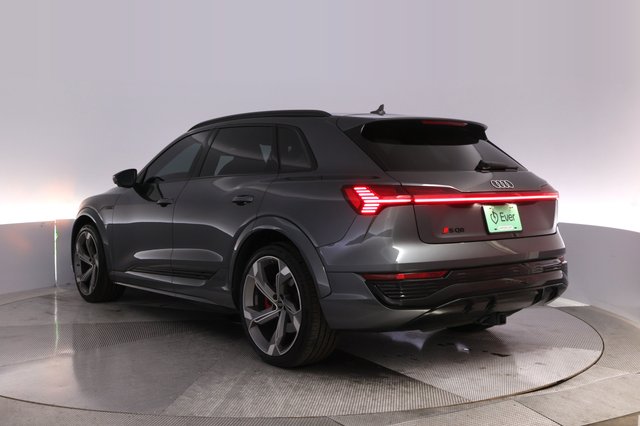 2024 Audi SQ8 e-tron — photo 13 of 24