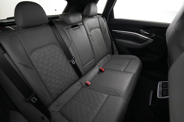 2024 Audi SQ8 e-tron — photo 4 of 24