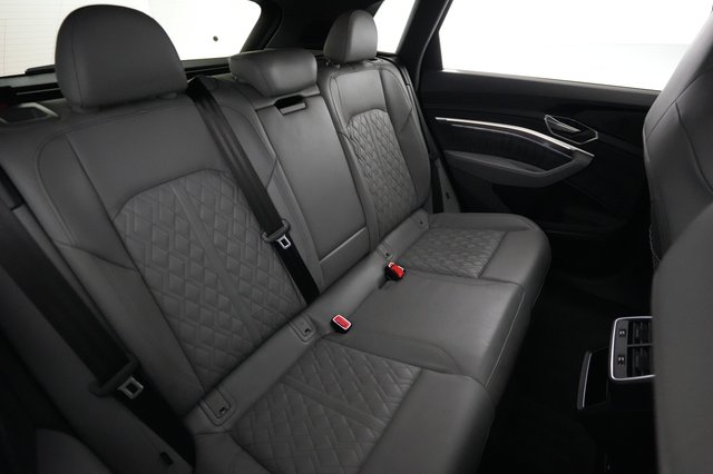 2024 Audi SQ8 e-tron — photo 4 of 24