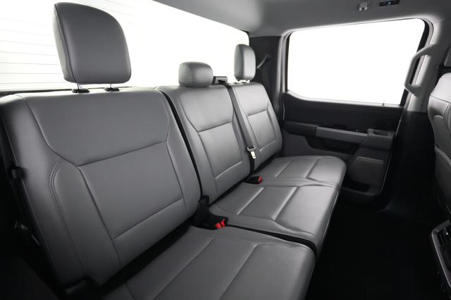 2025 Ford F-150 Lightning — photo 4 of 17