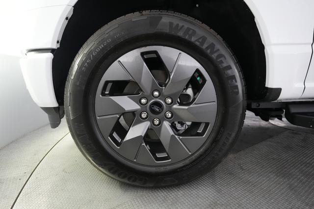 2025 Ford F-150 Lightning — photo 9 of 17