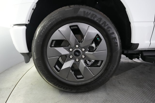 2025 Ford F-150 Lightning — photo 9 of 17