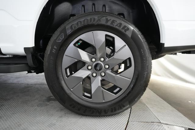 2025 Ford F-150 Lightning — photo 7 of 17
