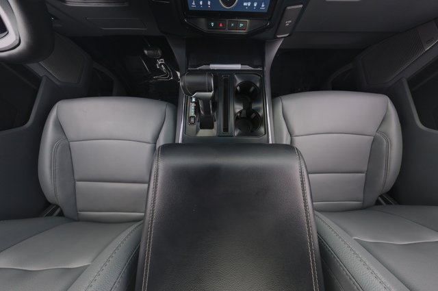 2025 Ford F-150 Lightning — photo 14 of 17