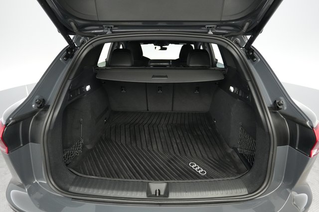 2025 Audi SQ6 e-tron — photo 6 of 25