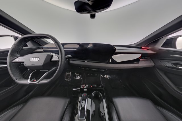 2025 Audi SQ6 e-tron — photo 21 of 25