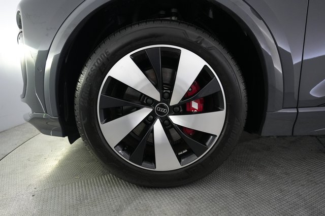 2025 Audi SQ6 e-tron — photo 15 of 25