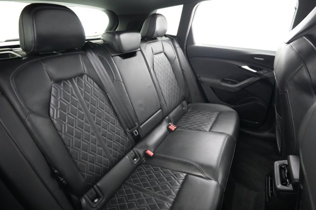 2025 Audi SQ6 e-tron — photo 4 of 25
