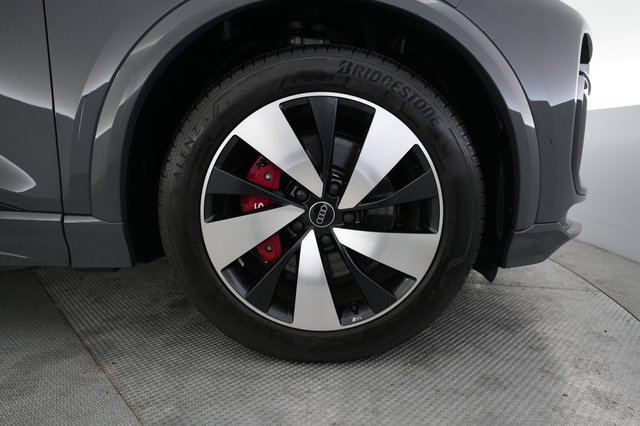 2025 Audi SQ6 e-tron — photo 16 of 25
