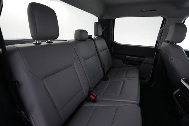 2023 Ford F-150 Lightning — photo 4 of 18