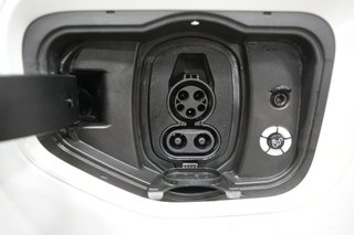 2023 Ford F-150 Lightning — photo 8 of 18
