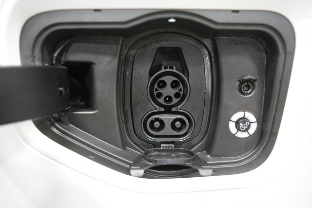 2023 Ford F-150 Lightning — photo 8 of 18