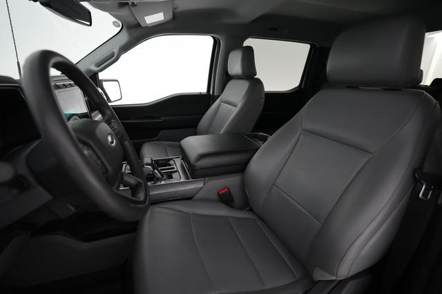 2023 Ford F-150 Lightning — photo 3 of 18