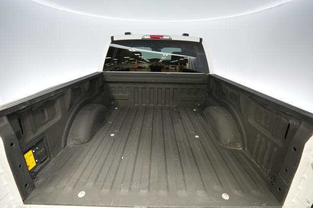 2023 Ford F-150 Lightning — photo 6 of 18