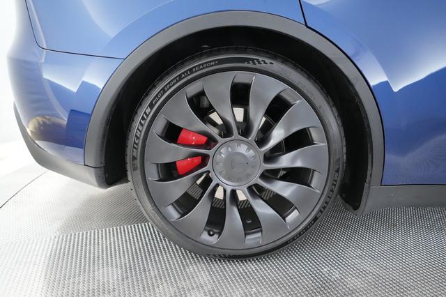 2023 Tesla Model Y — photo 7 of 21