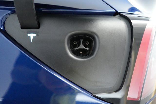 2023 Tesla Model Y — photo 8 of 21