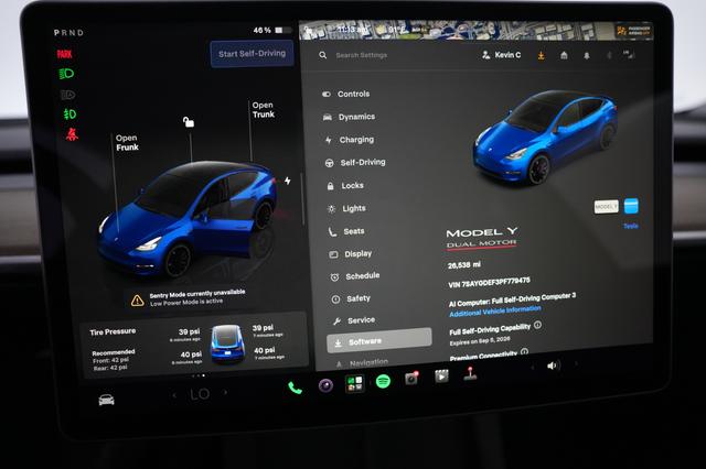 2023 Tesla Model Y — photo 5 of 21