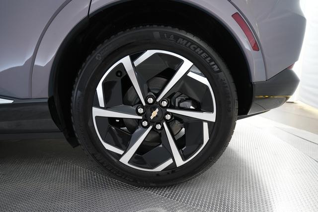 2024 Chevrolet Equinox EV — photo 7 of 23