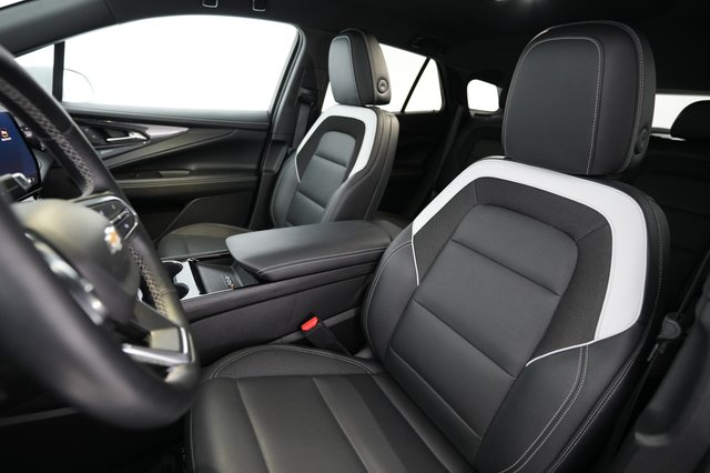 2024 Chevrolet Blazer EV — photo 3 of 24