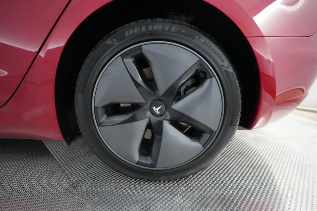 2018 Tesla Model 3 — photo 7 of 21