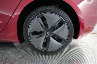 2018 Tesla Model 3 — photo 7 of 24