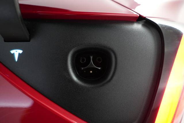 2018 Tesla Model 3 — photo 8 of 21