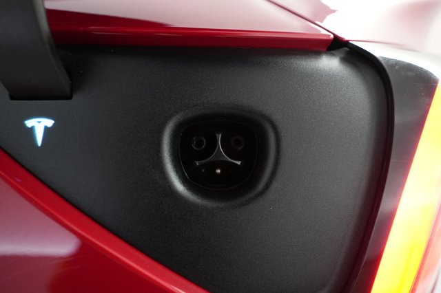 2018 Tesla Model 3 — photo 8 of 21