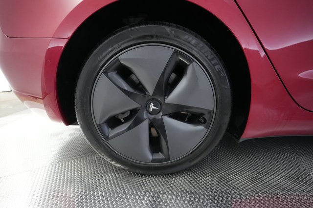 2018 Tesla Model 3 — photo 17 of 21