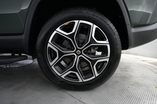 2026 Rivian R1S — photo 7 of 29