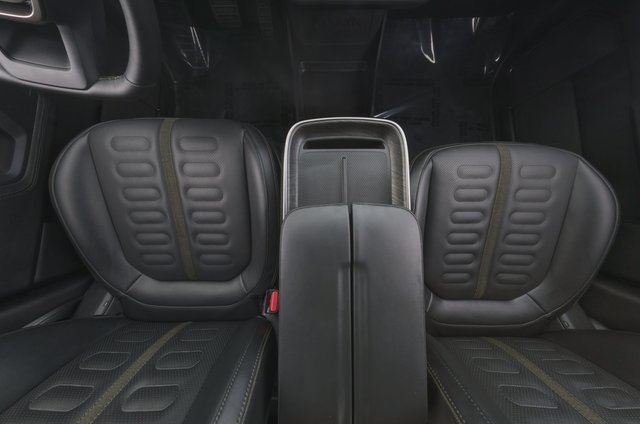 2026 Rivian R1S — photo 24 of 29