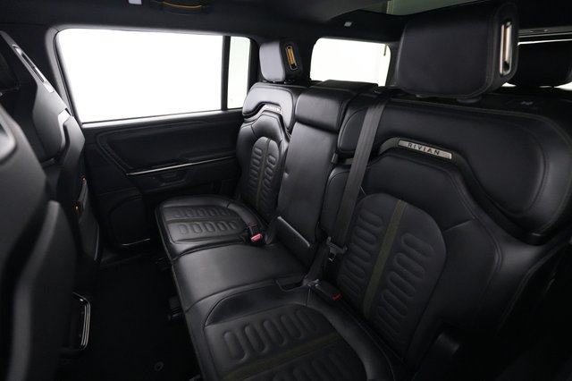 2026 Rivian R1S — photo 19 of 29