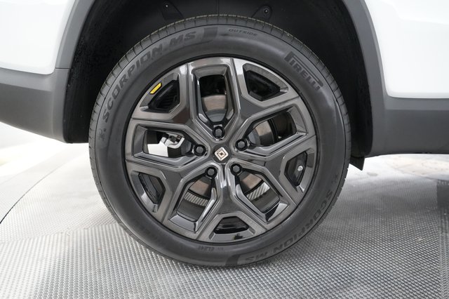 2025 Rivian R1S — photo 7 of 24