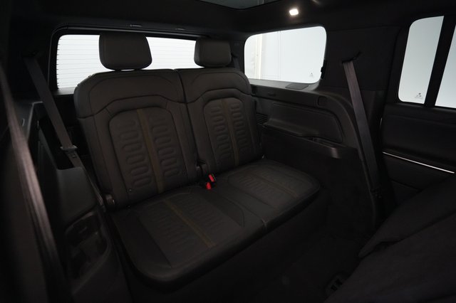 2025 Rivian R1S — photo 21 of 24