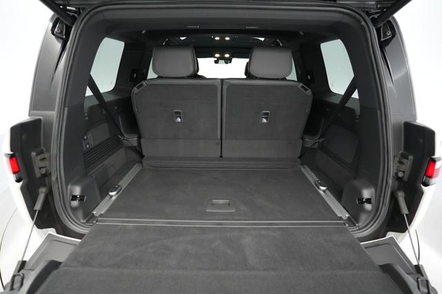 2025 Rivian R1S — photo 6 of 24