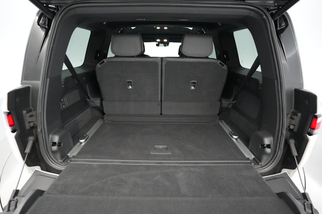 2025 Rivian R1S — photo 6 of 24