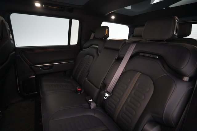 2025 Rivian R1S — photo 19 of 24