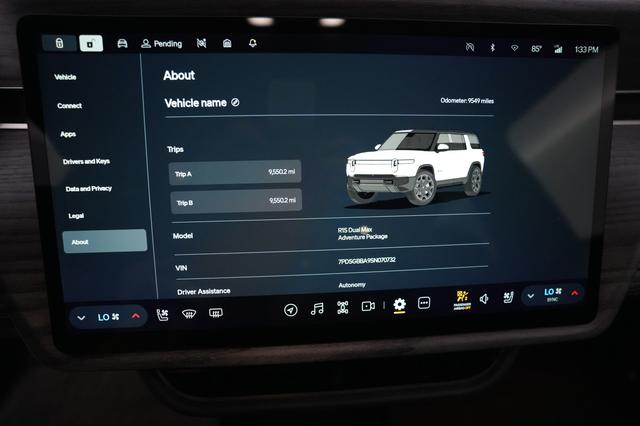 2025 Rivian R1S — photo 5 of 24