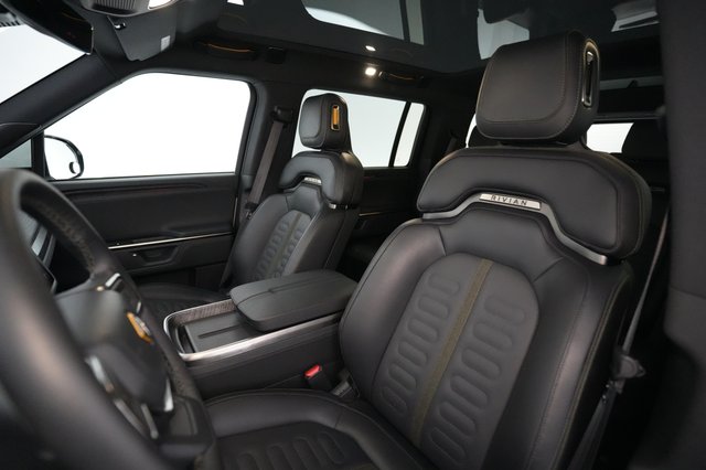 2025 Rivian R1S — photo 3 of 24
