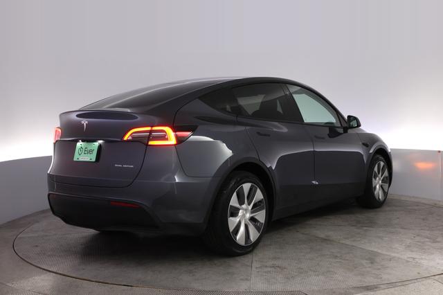 2023 Tesla Model Y — photo 2 of 24