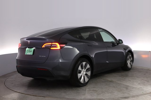 2023 Tesla Model Y — photo 2 of 24