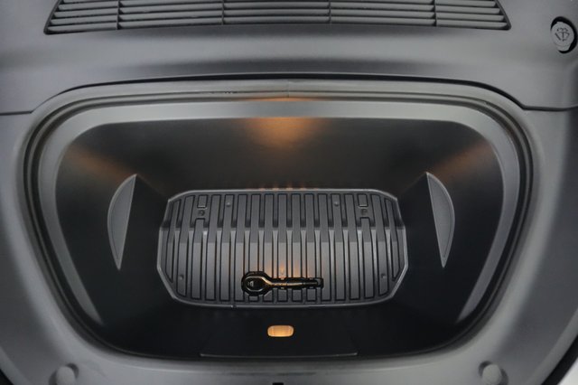 2023 Tesla Model Y — photo 21 of 24