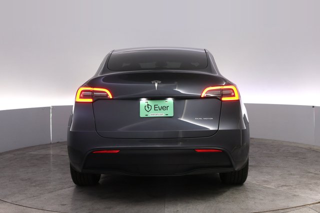 2023 Tesla Model Y — photo 12 of 24