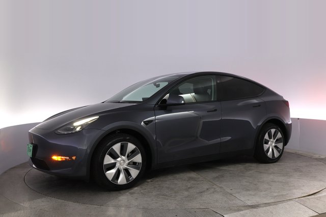 2023 Tesla Model Y — photo 14 of 24