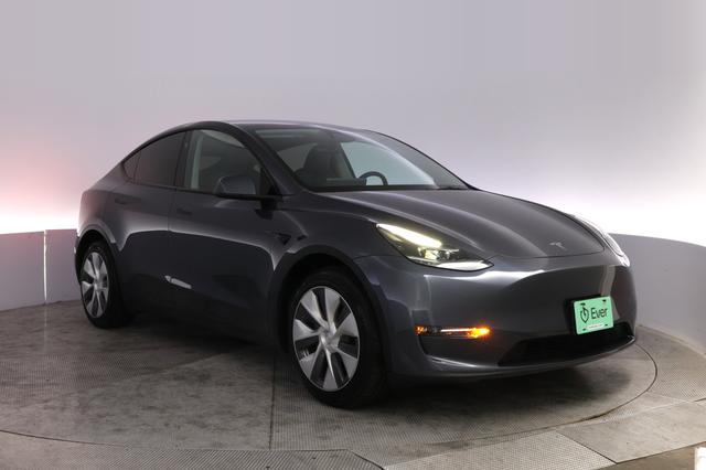 2023 Tesla Model Y — photo 10 of 24