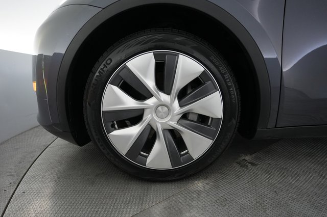 2023 Tesla Model Y — photo 15 of 24
